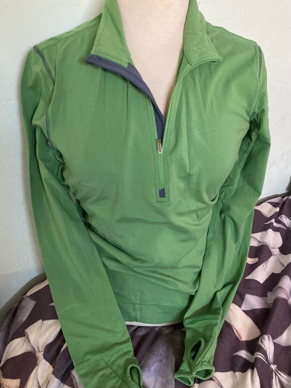 ALO Yoga Green Half-Zip Pullover with Thumbholes